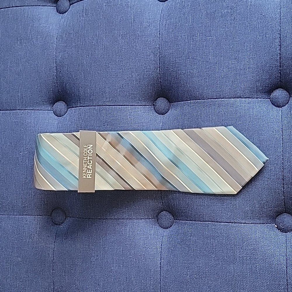 Kenneth Cole men tie